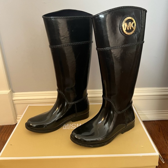 Michael Kors rain boots. - Picture 1 of 3